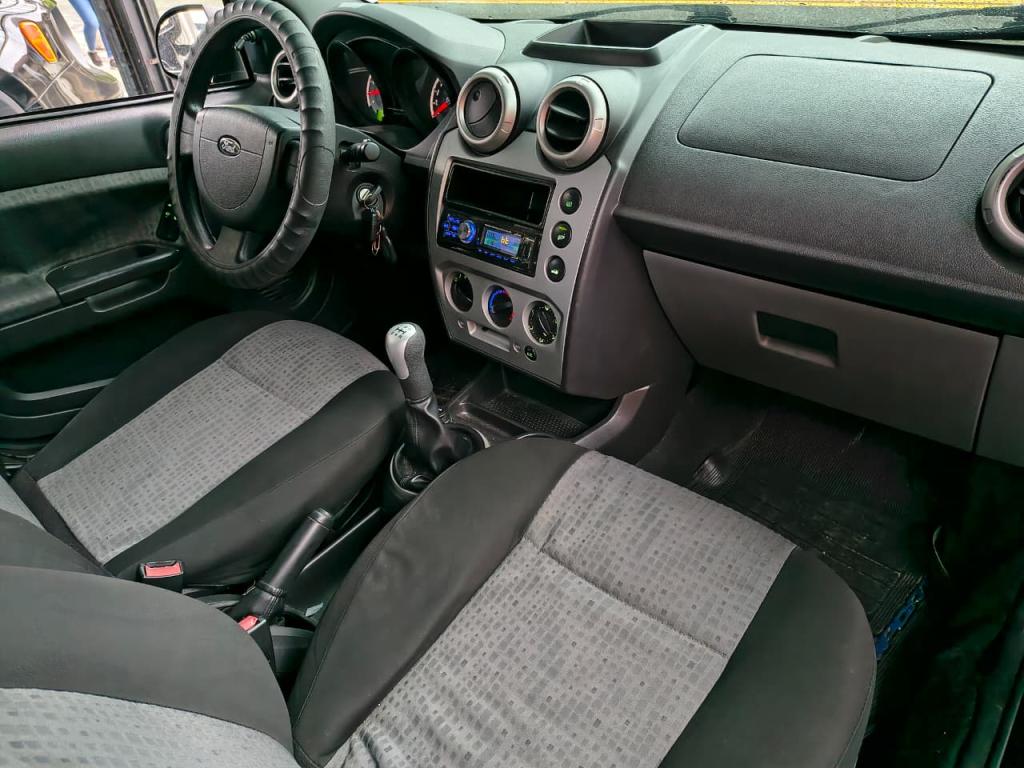 FORD Fiesta Sedan - Foto