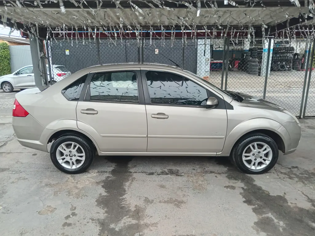 FORD Fiesta Sedan - Foto