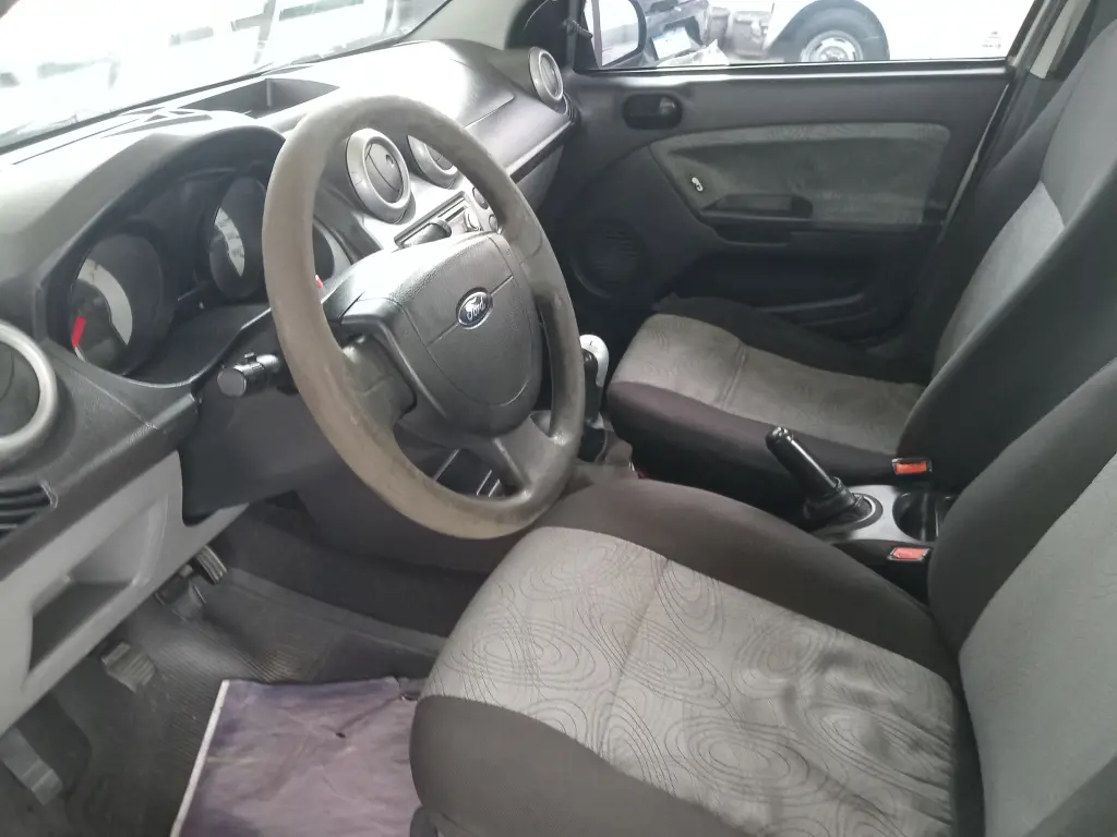 FORD Fiesta Sedan - Foto