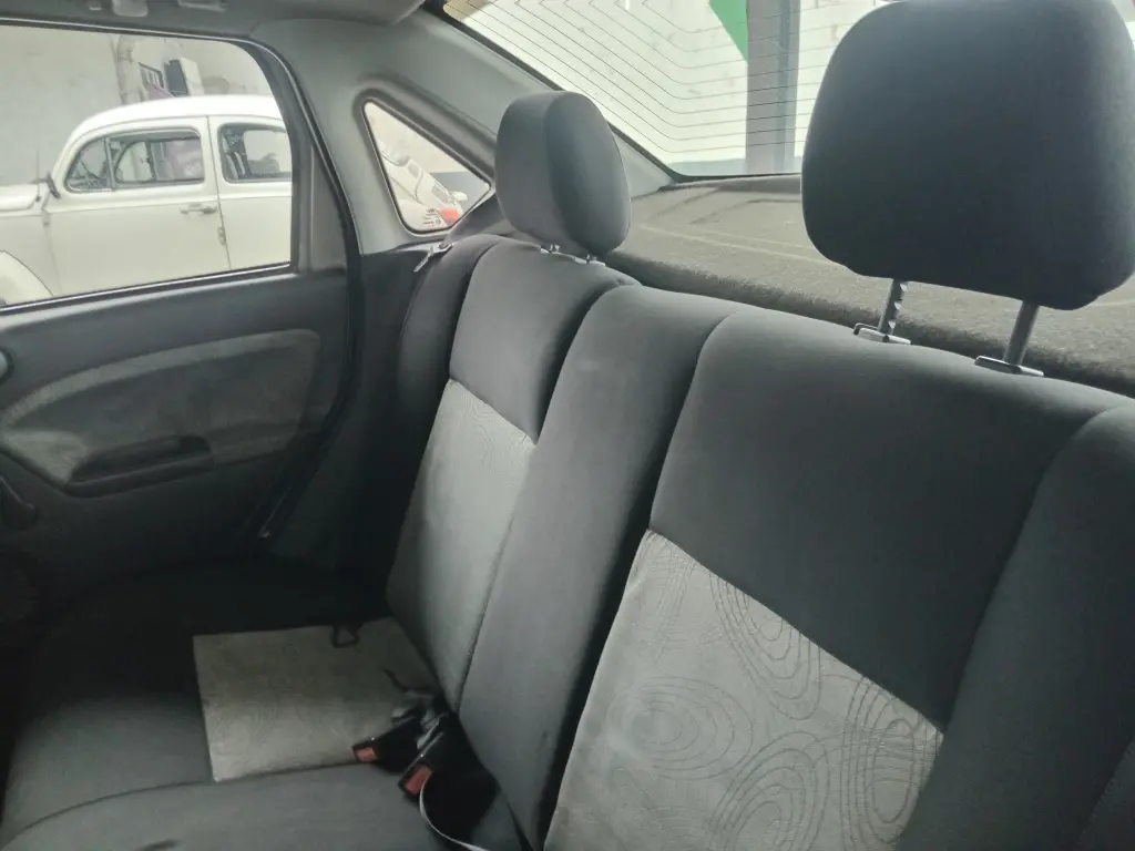 FORD Fiesta Sedan - Foto