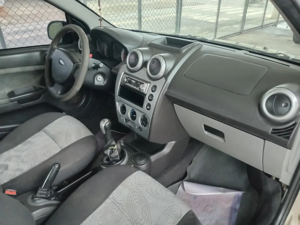 FORD Fiesta Sedan - Foto