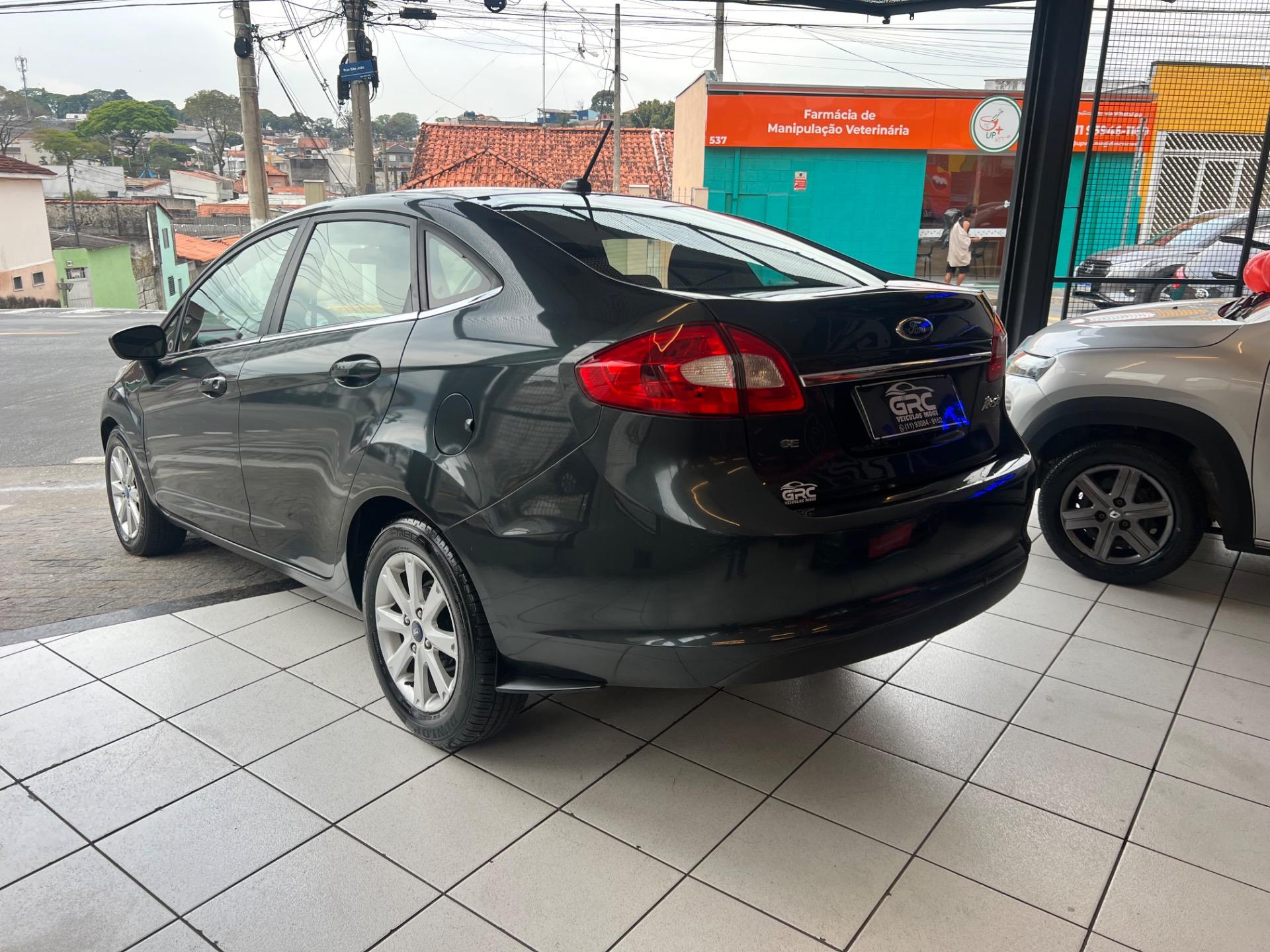 FORD Fiesta Sedan