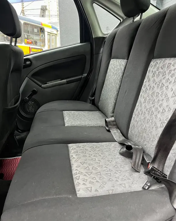 FORD Fiesta Sedan - Foto