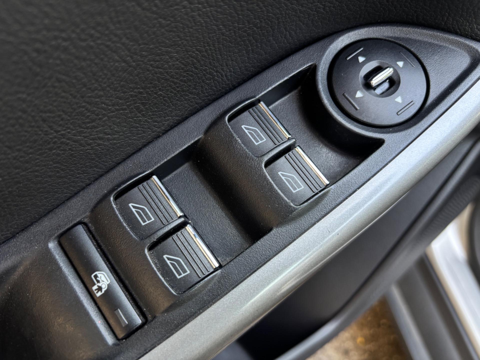 FORD Focus Hatch - Foto