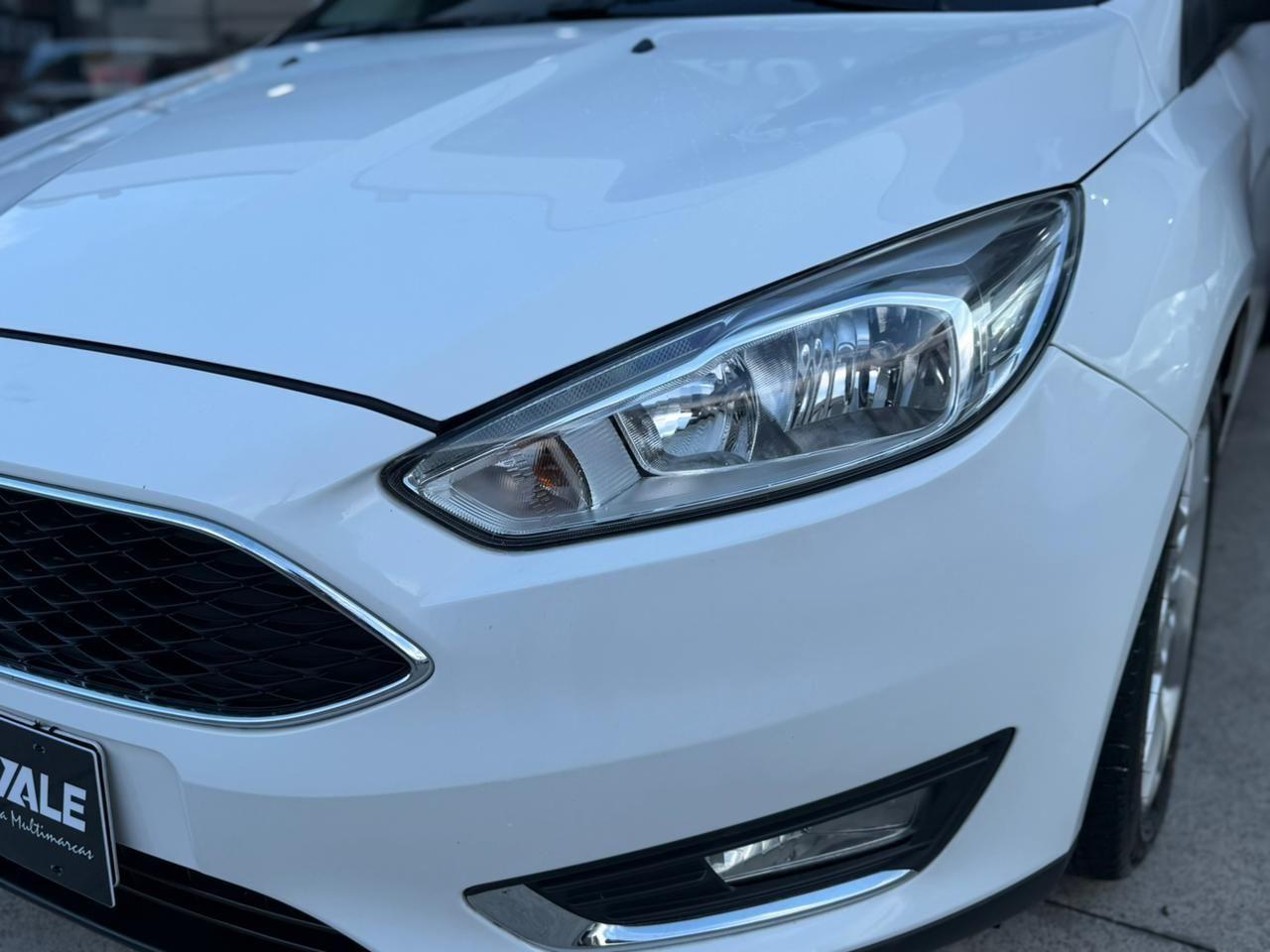 FORD Focus Hatch - Foto