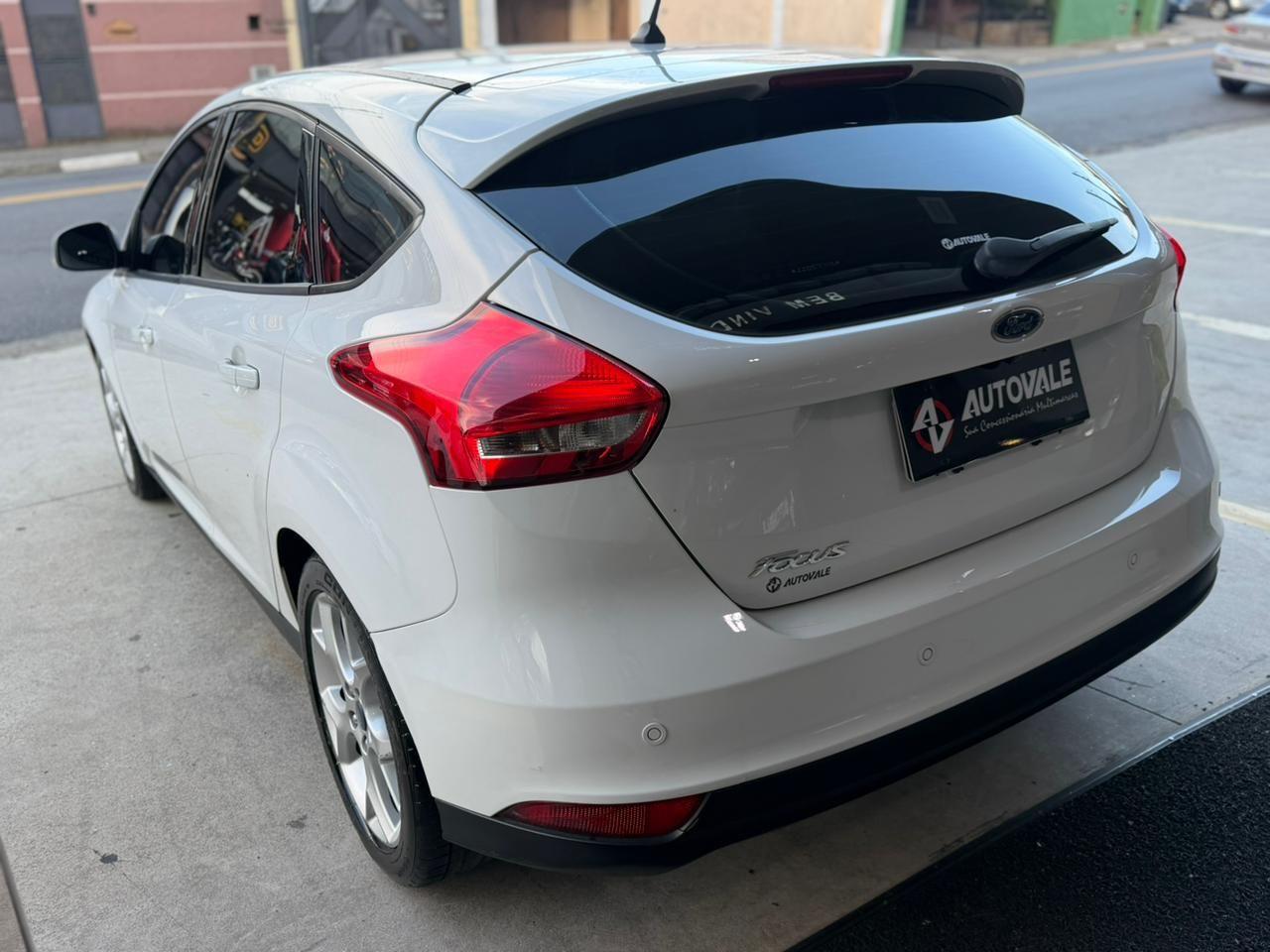 FORD Focus Hatch - Foto