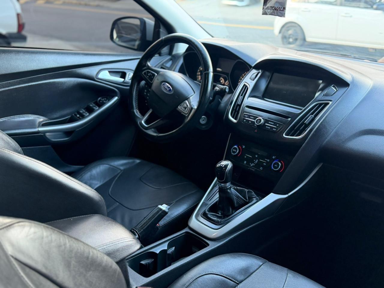 FORD Focus Hatch - Foto