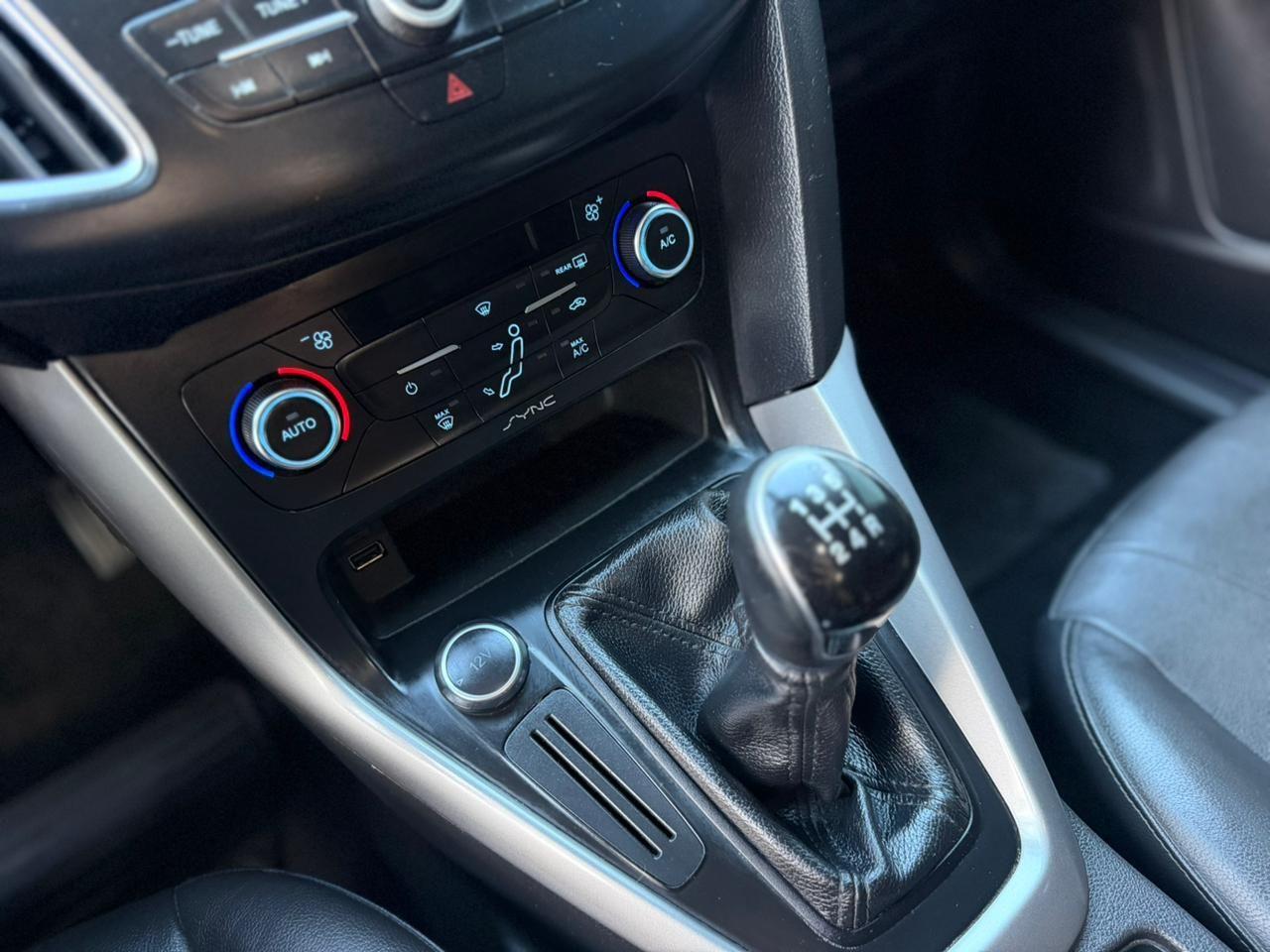 FORD Focus Hatch - Foto