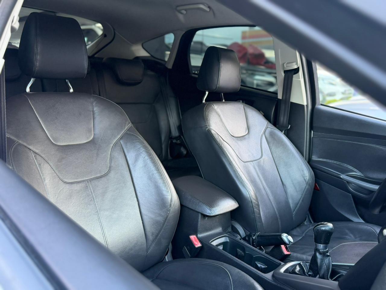 FORD Focus Hatch - Foto