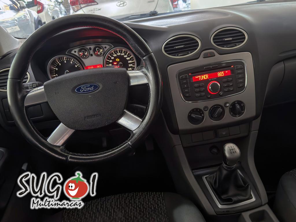 FORD Focus Hatch - Foto