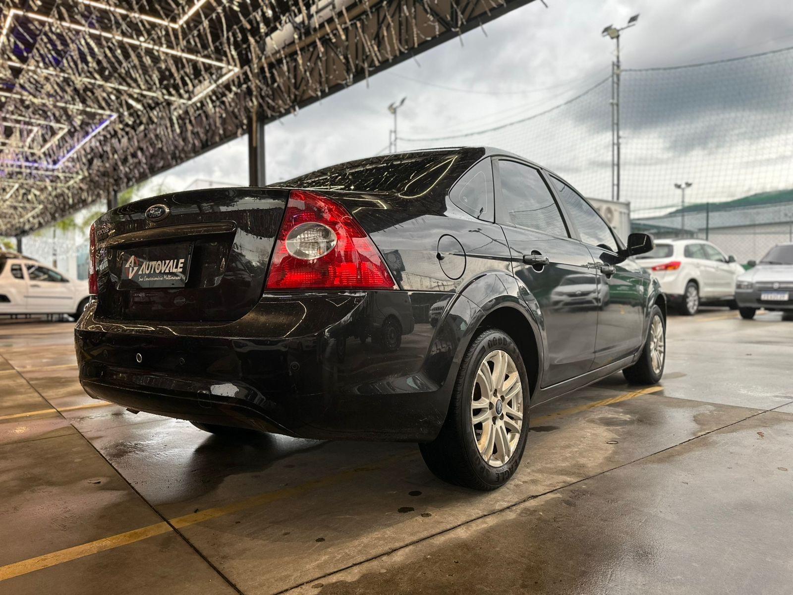 FORD Focus Sedan - Foto