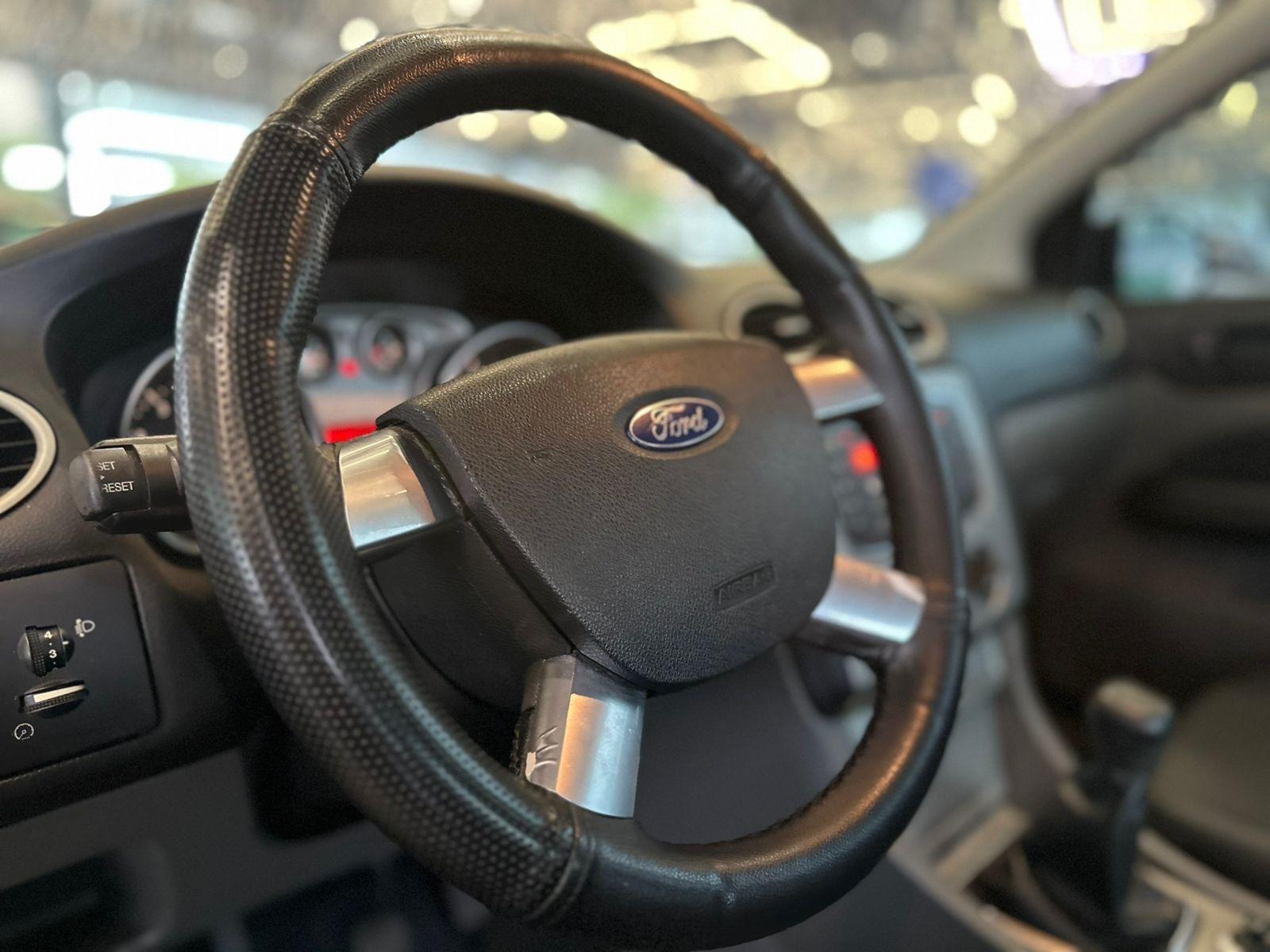 FORD Focus Sedan - Foto