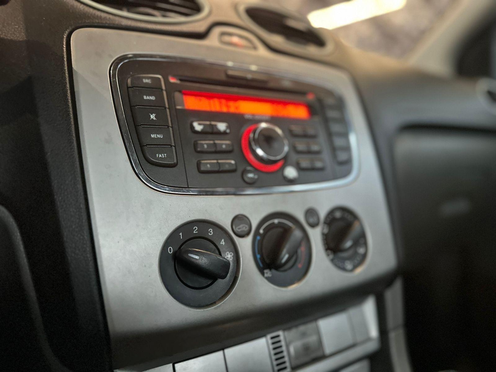 FORD Focus Sedan - Foto