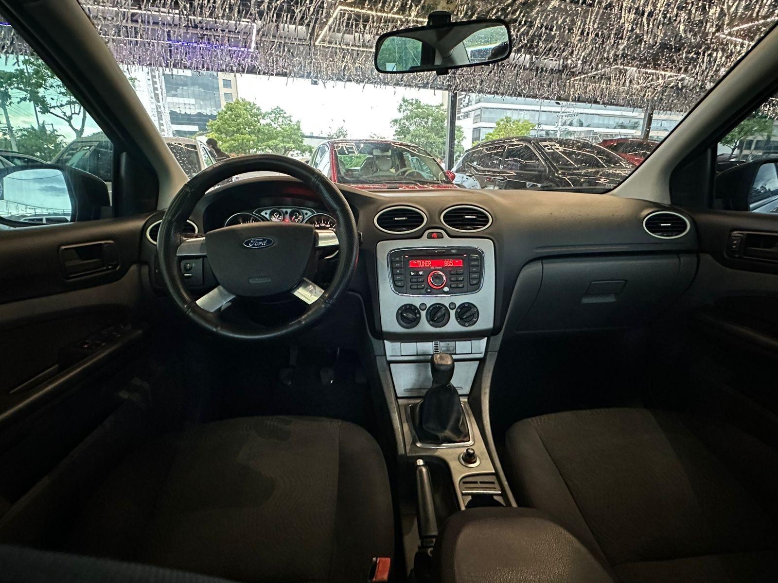 FORD Focus Sedan - Foto