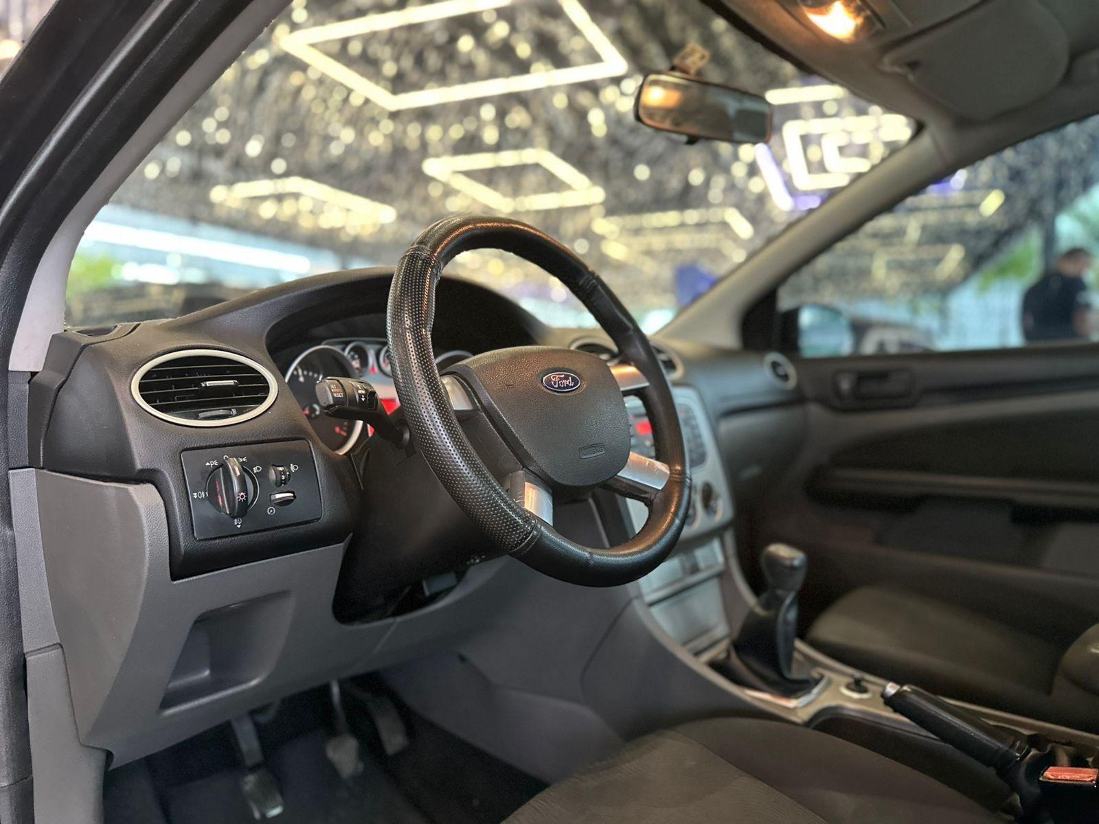 FORD Focus Sedan - Foto