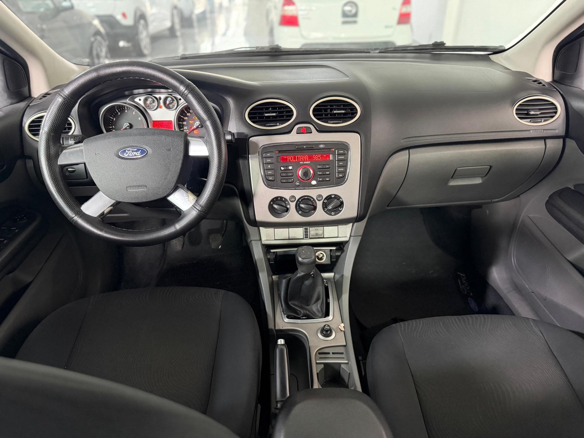 FORD Focus Sedan - Foto