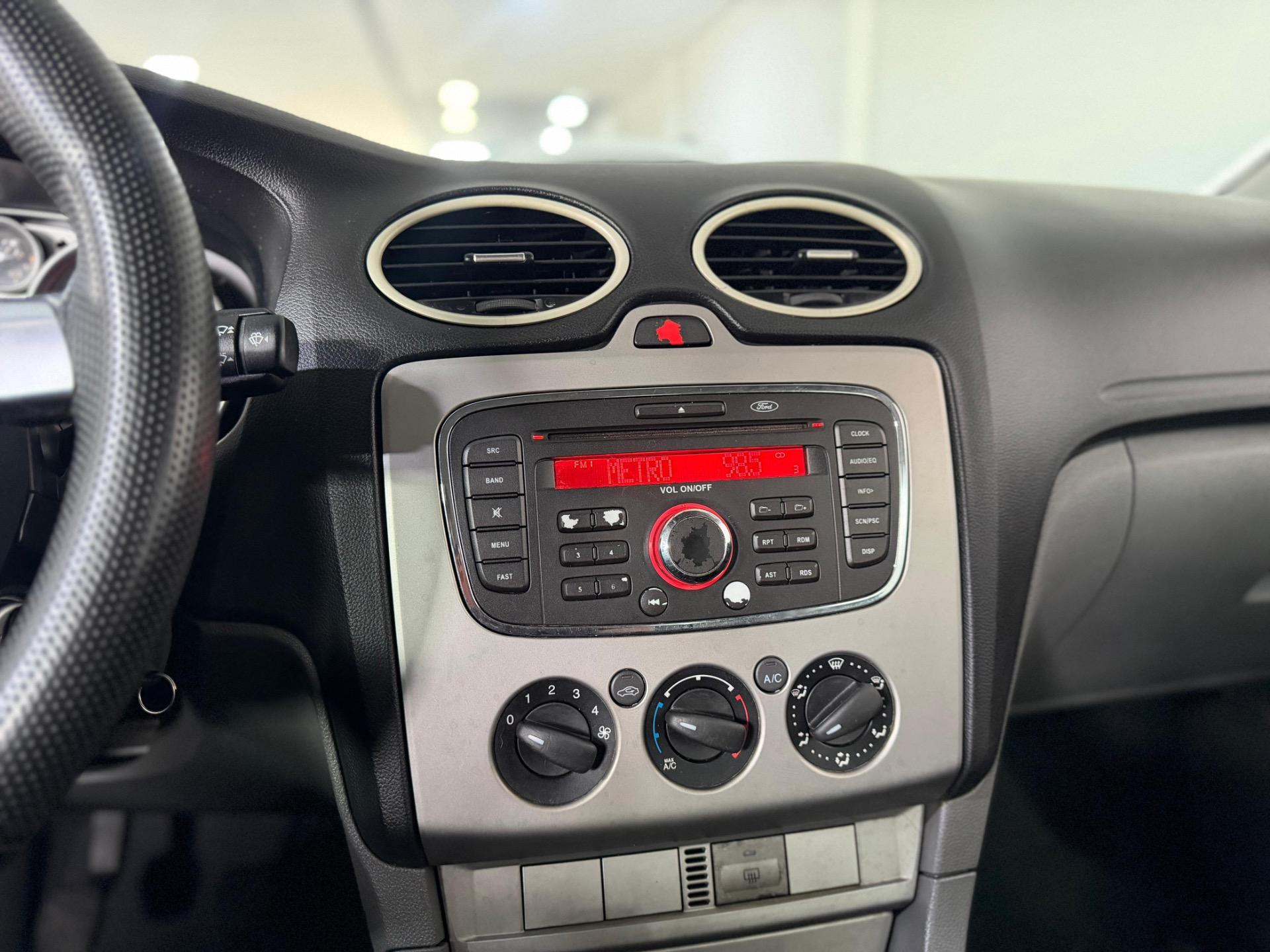 FORD Focus Sedan - Foto