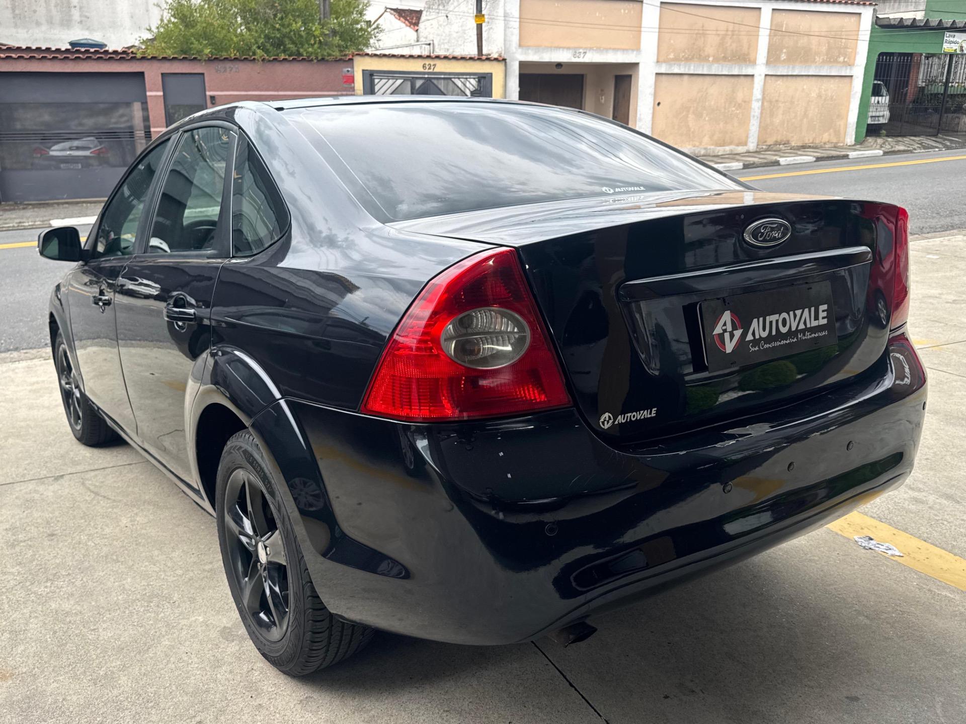 FORD Focus Sedan - Foto