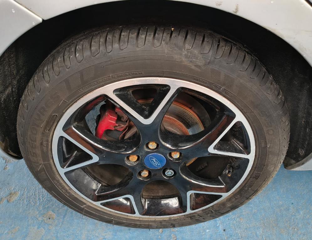 FORD Focus Sedan - Foto