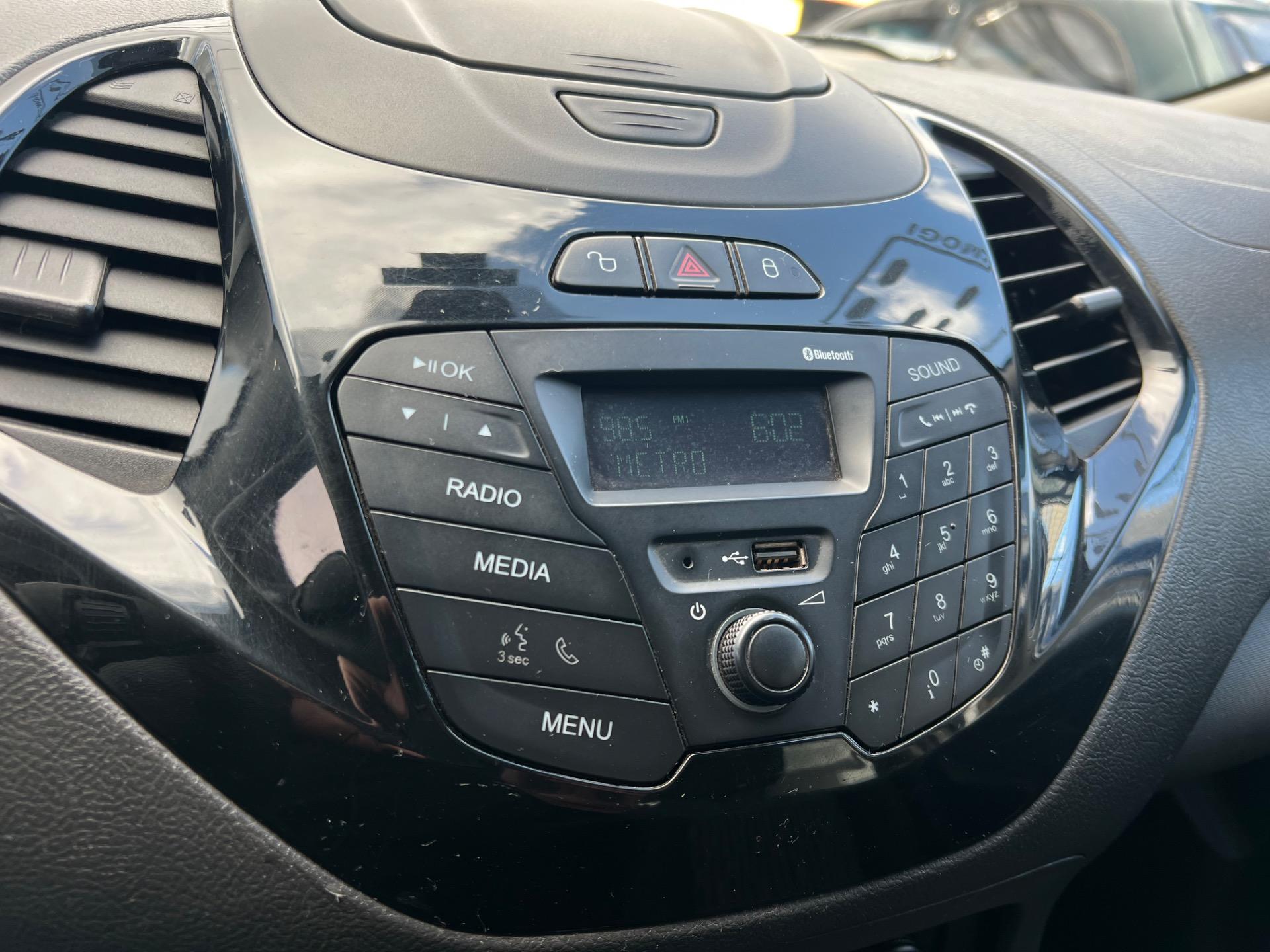 FORD Ka + Sedan - Foto