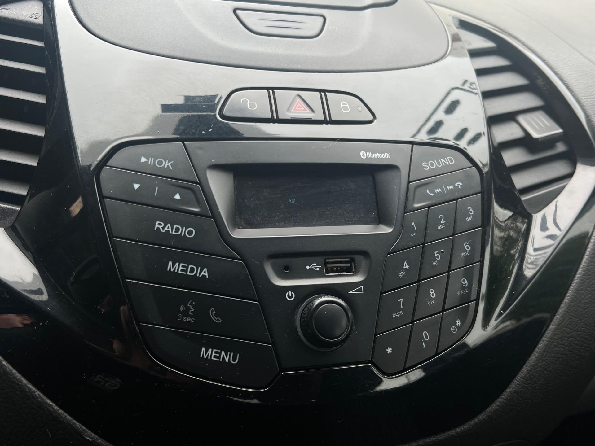 FORD Ka + Sedan - Foto