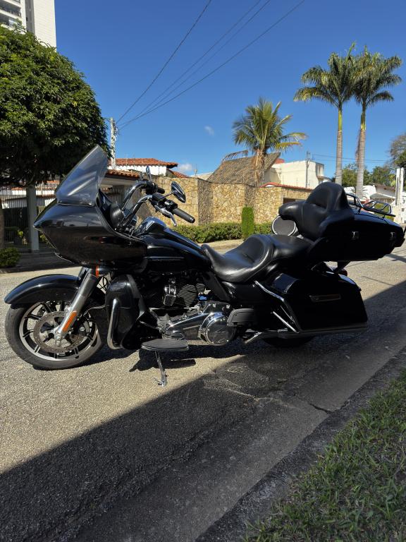 HARLEY DAVIDSON Road Glide Ultra - Foto