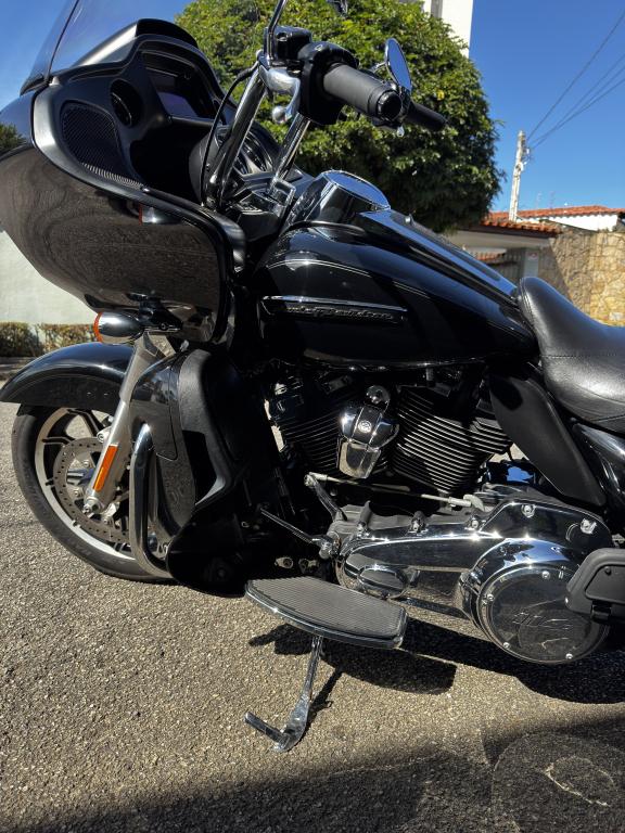 HARLEY DAVIDSON Road Glide Ultra - Foto