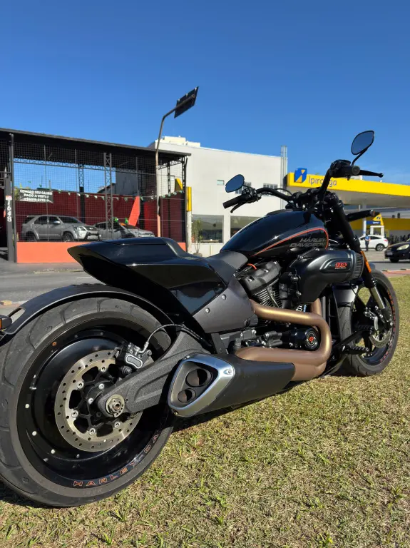 HARLEY DAVIDSON Softail FXDR 114 - Foto