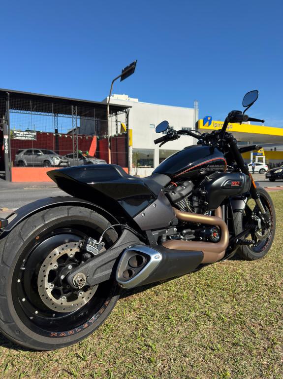 HARLEY DAVIDSON Softail FXDR 114 - Foto