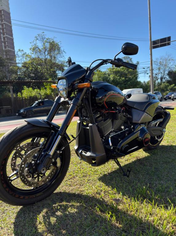 HARLEY DAVIDSON Softail FXDR 114 - Foto