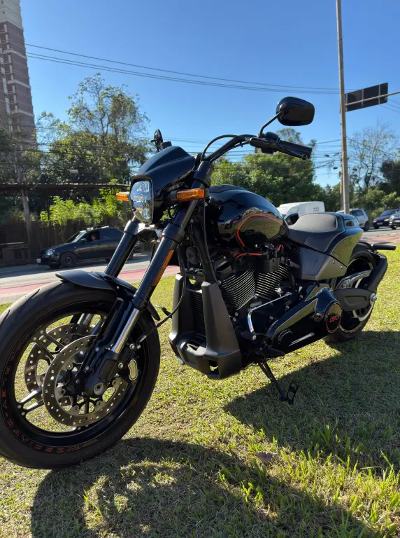 HARLEY DAVIDSON Softail FXDR 114 - Foto