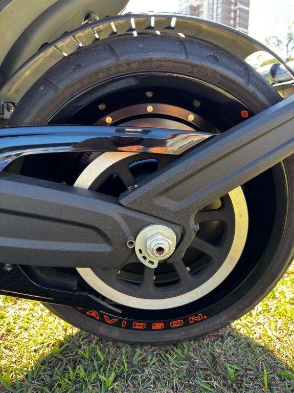 HARLEY DAVIDSON Softail FXDR 114 - Foto