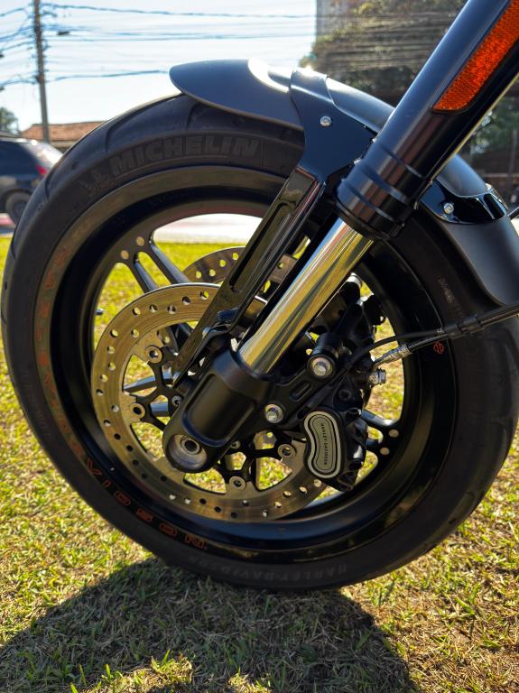 HARLEY DAVIDSON Softail FXDR 114 - Foto