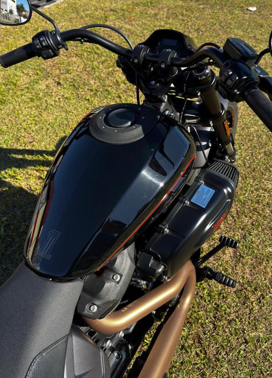 HARLEY DAVIDSON Softail FXDR 114 - Foto