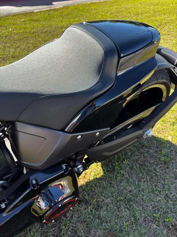 HARLEY DAVIDSON Softail FXDR 114 - Foto