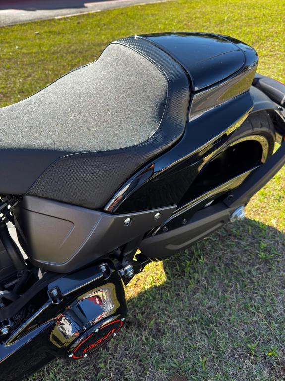 HARLEY DAVIDSON Softail FXDR 114 - Foto
