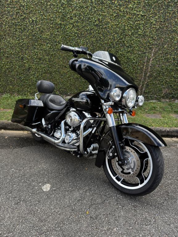 HARLEY DAVIDSON Street Glide FLHX - Foto