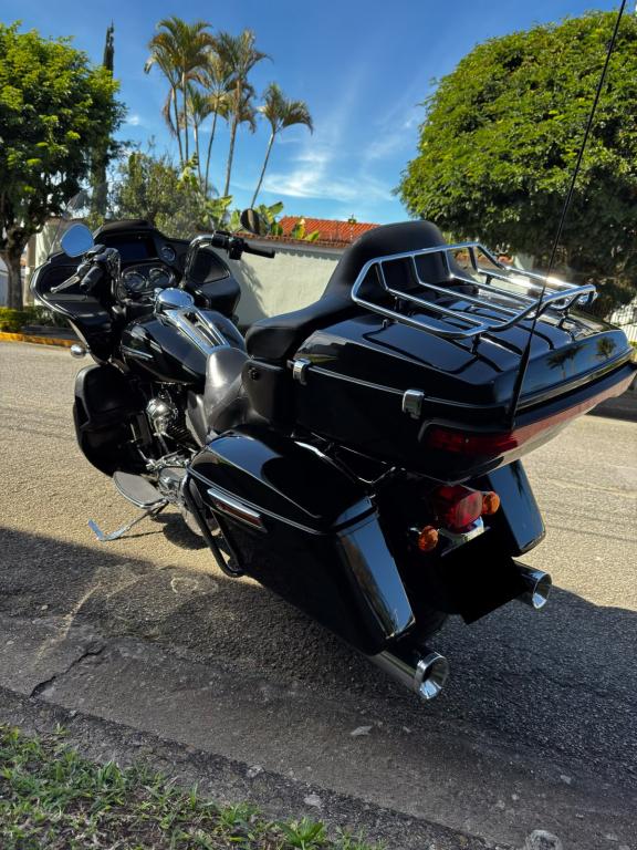 HARLEY DAVIDSON Street Glide FLHX - Foto