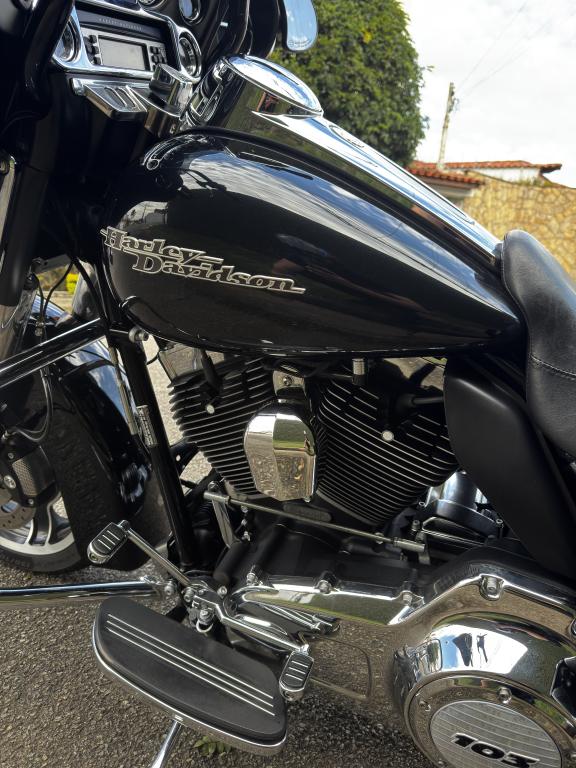 HARLEY DAVIDSON Street Glide FLHX - Foto