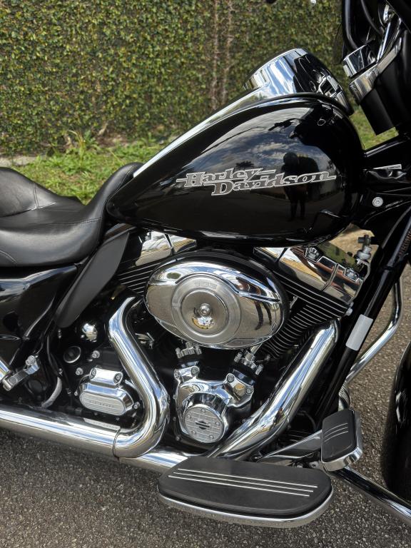 HARLEY DAVIDSON Street Glide FLHX - Foto