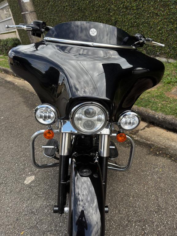 HARLEY DAVIDSON Street Glide FLHX - Foto