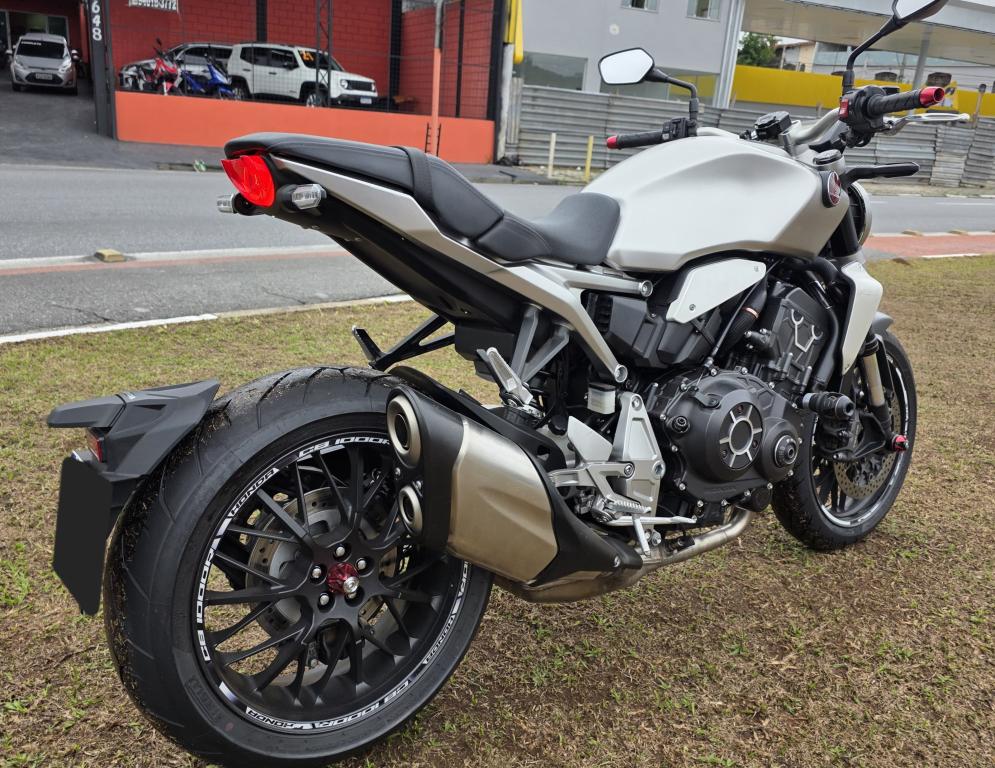 HONDA CB 1000 R - Foto