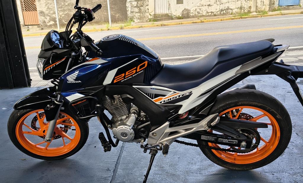 HONDA CB 250 F Twister - Foto