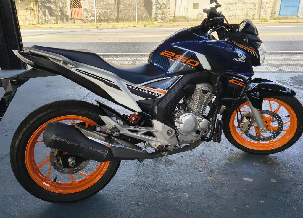 HONDA CB 250 F Twister - Foto