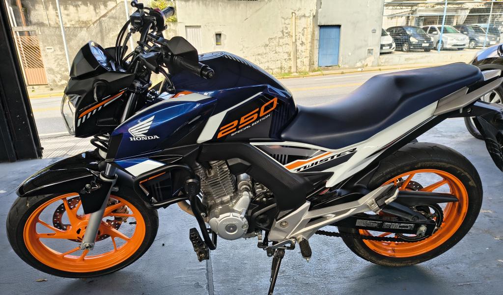 HONDA CB 250 F Twister - Foto