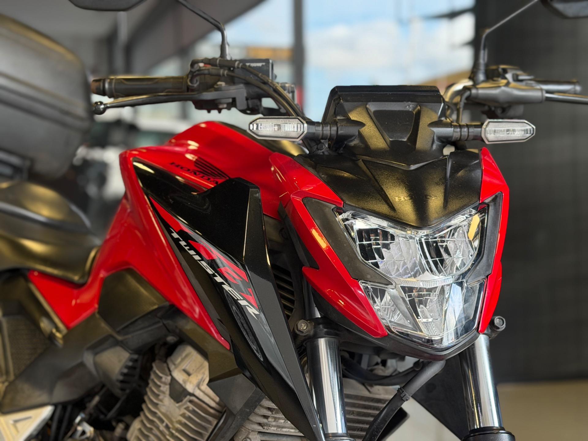 HONDA CB 300 F Twister - Foto