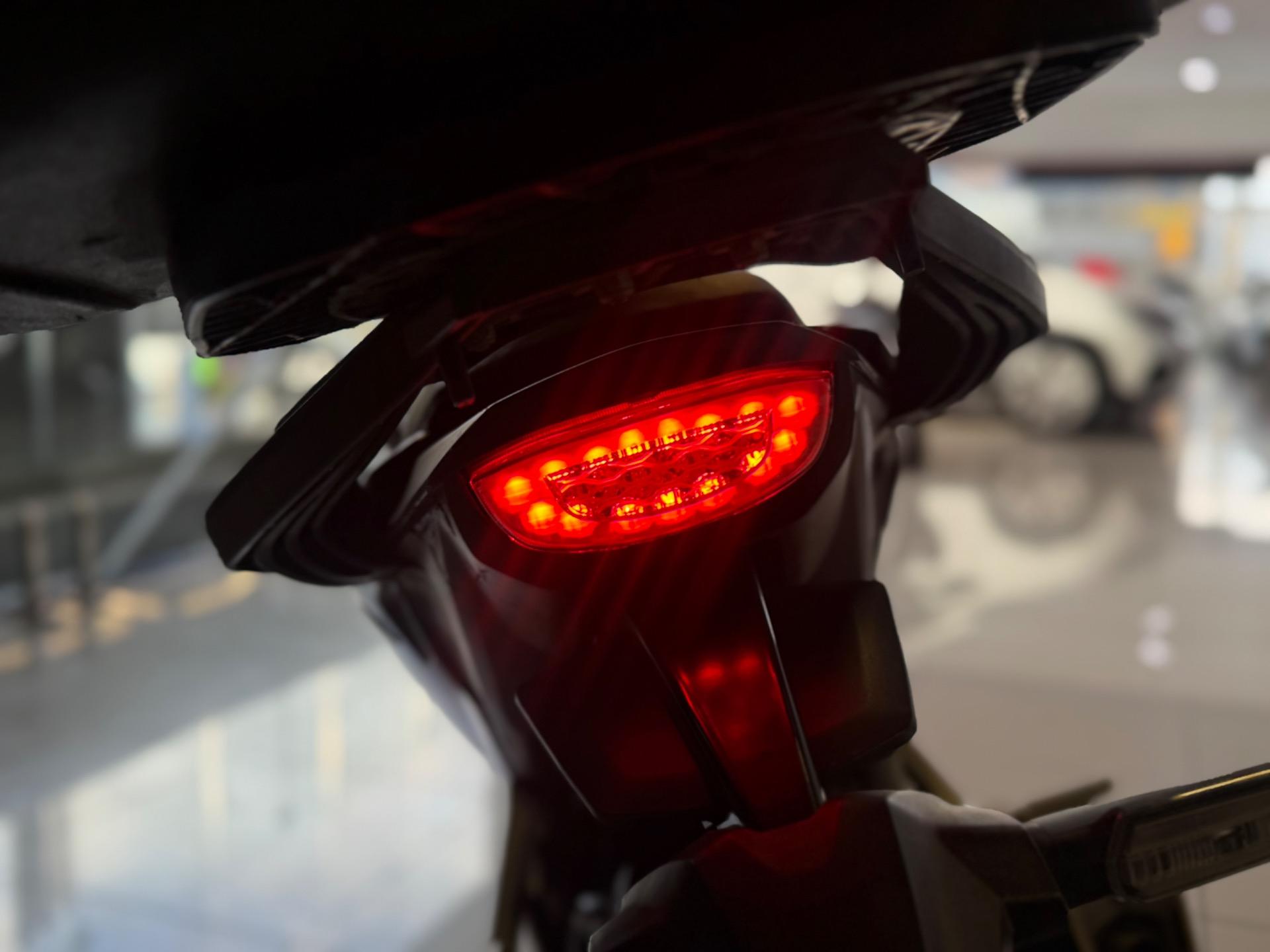 HONDA CB 300 F Twister - Foto