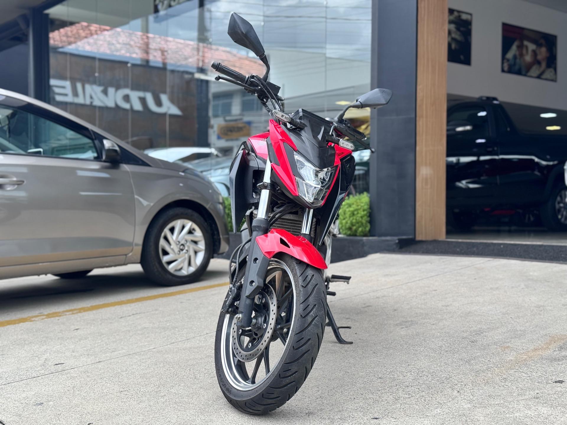 HONDA CB 300 F Twister - Foto