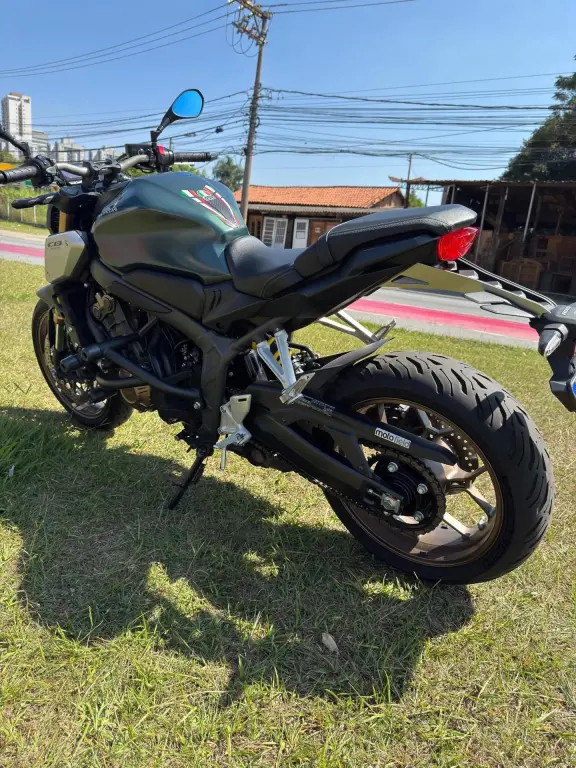 HONDA CB 650 R - Foto