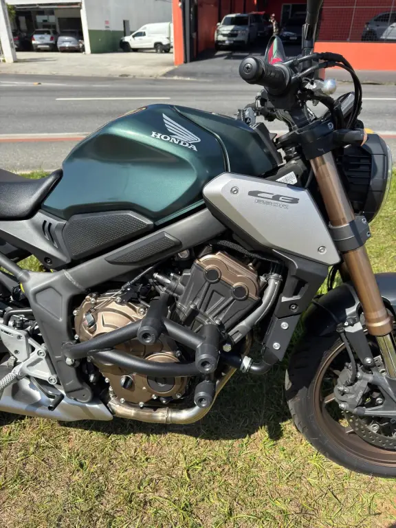 HONDA CB 650 R - Foto